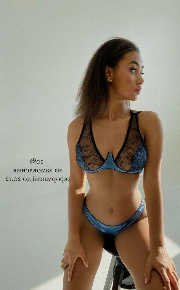 11P Elizabeth Anorue nude