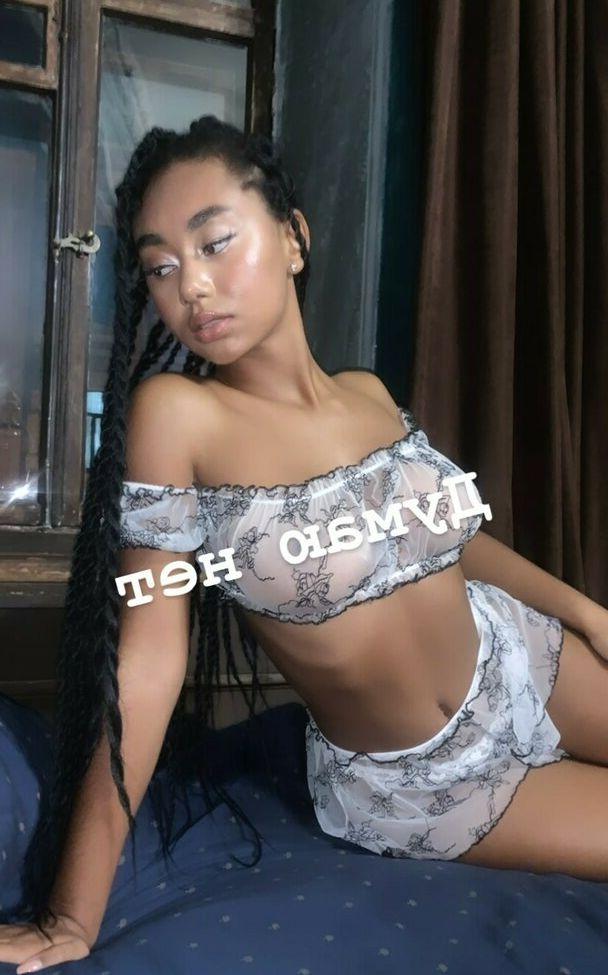 11P Elizabeth Anorue nude