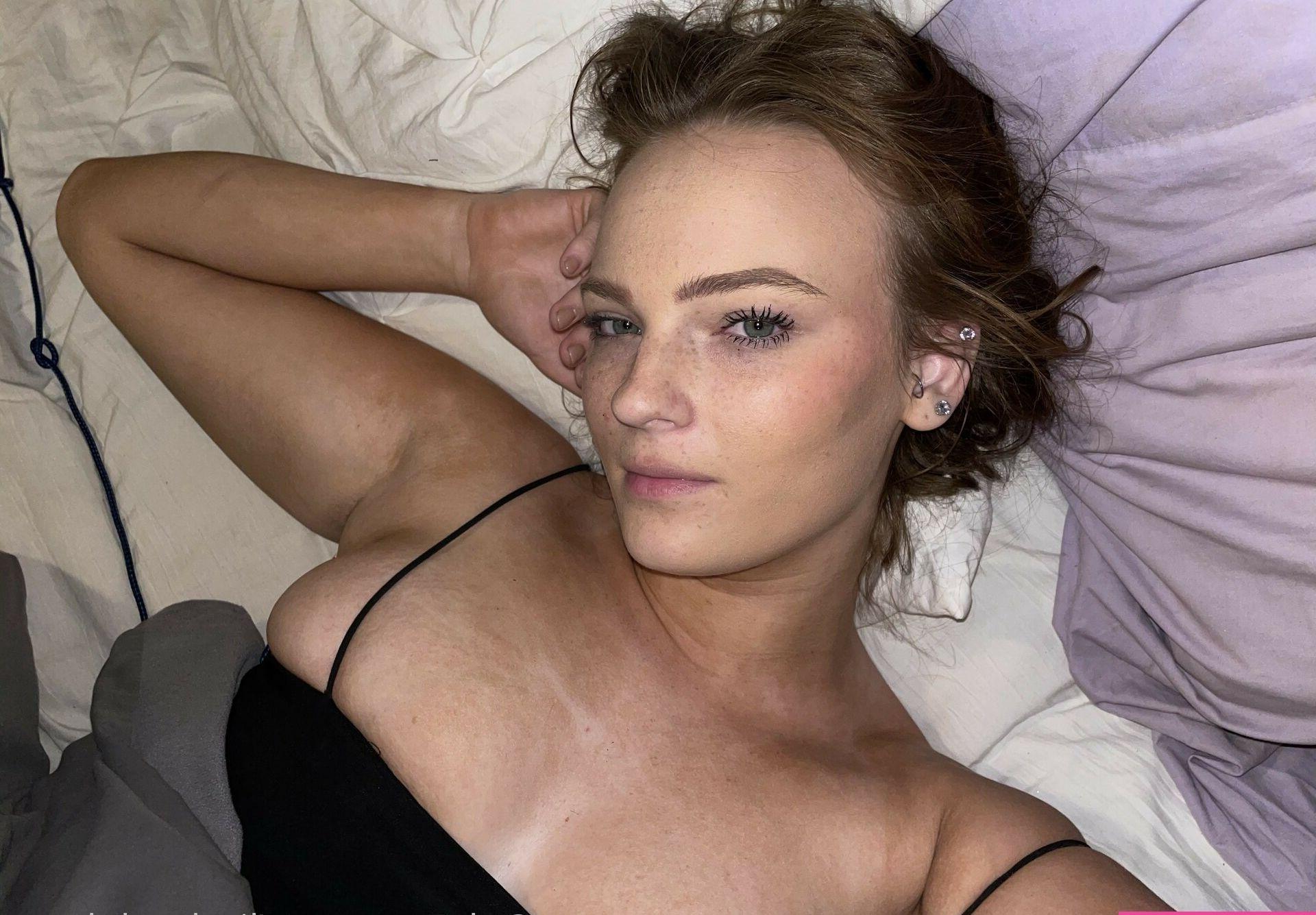 25P Lindsaylohann nude