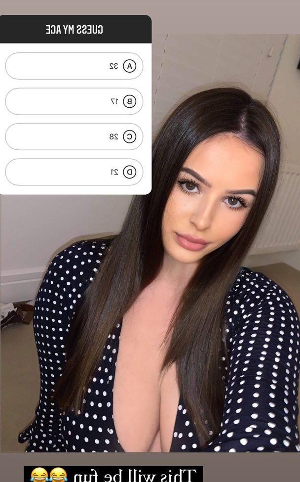 25P Simone Goodall nude