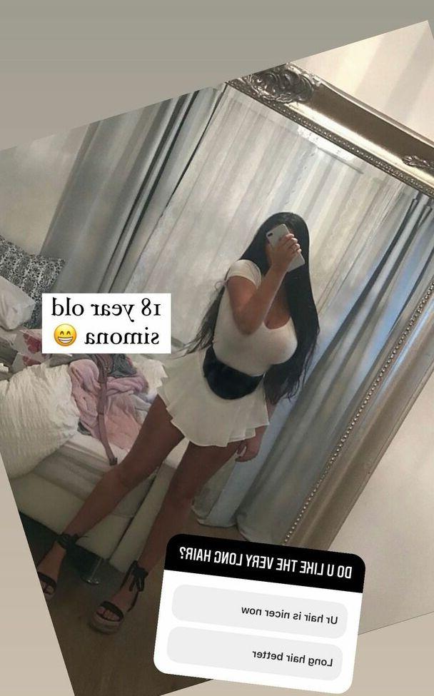 25P Simone Goodall nude
