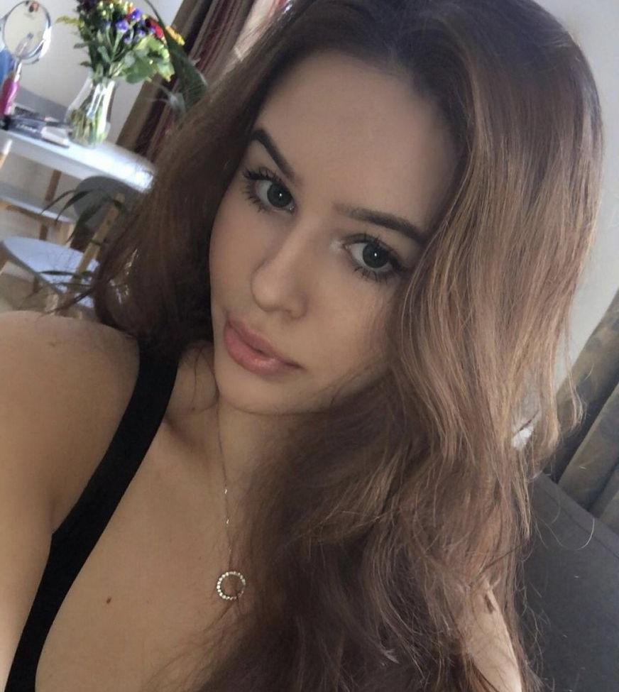 25P Simone Goodall nude