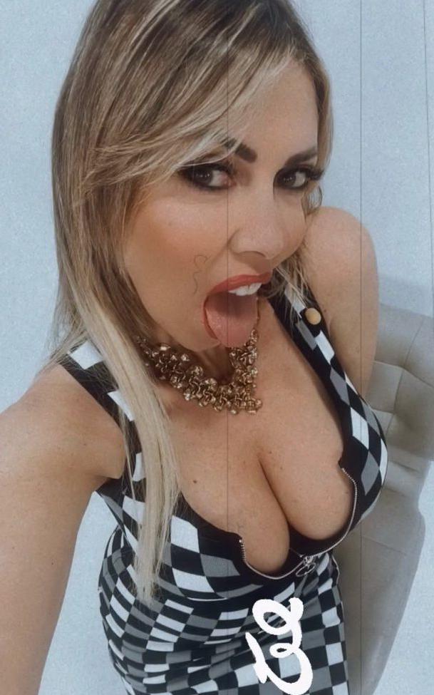 25P Emanuela Botto nude