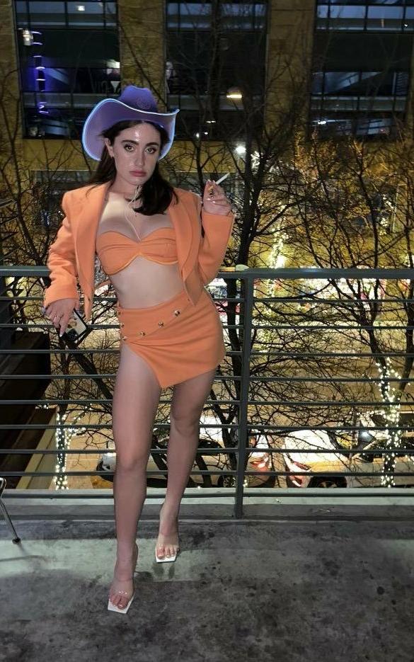 25P Rachel Anne Sennott nude