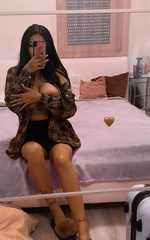 4P Merci Bujdoso nude