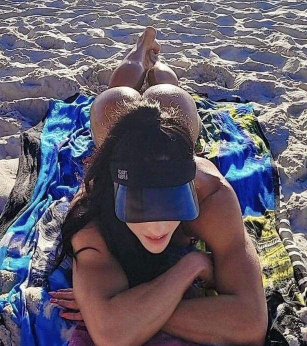 7P Gaby Tavares nude