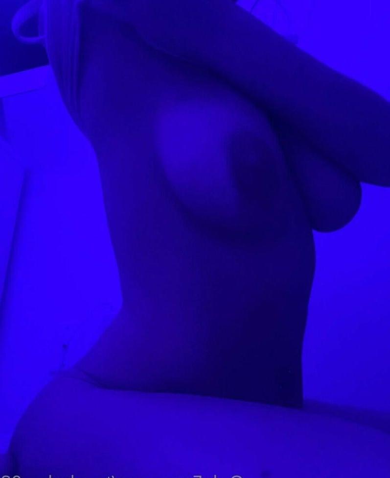 25P Taylor McCarthy nude