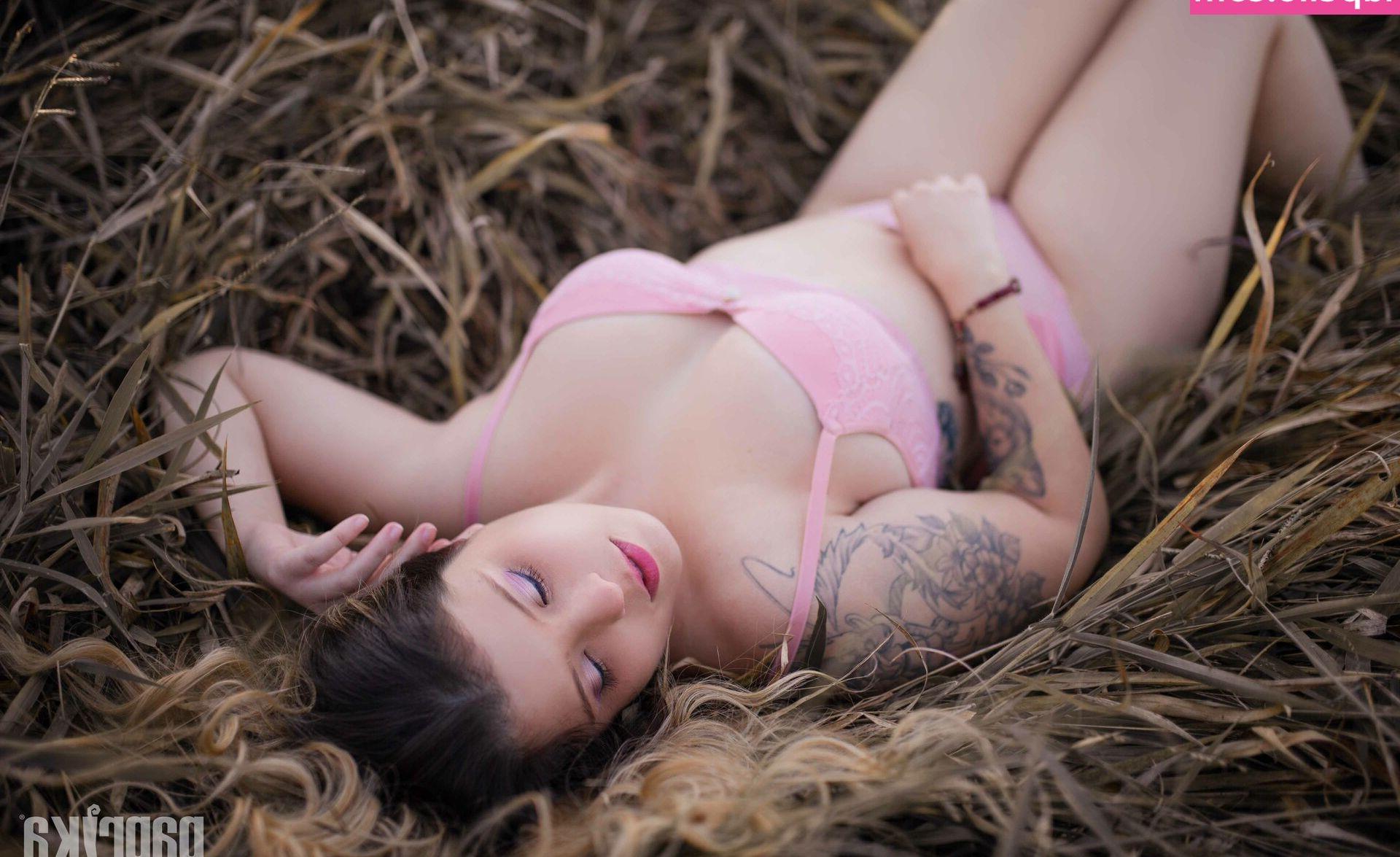25P Fabrícia Domingues nude