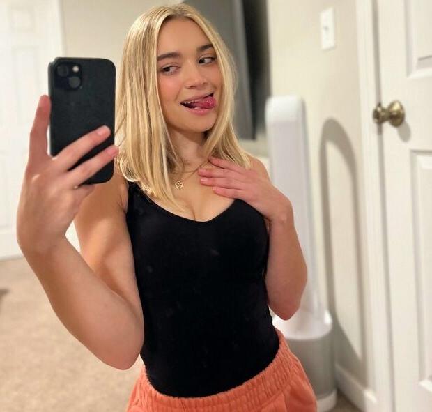 25P Natalie Decker nude