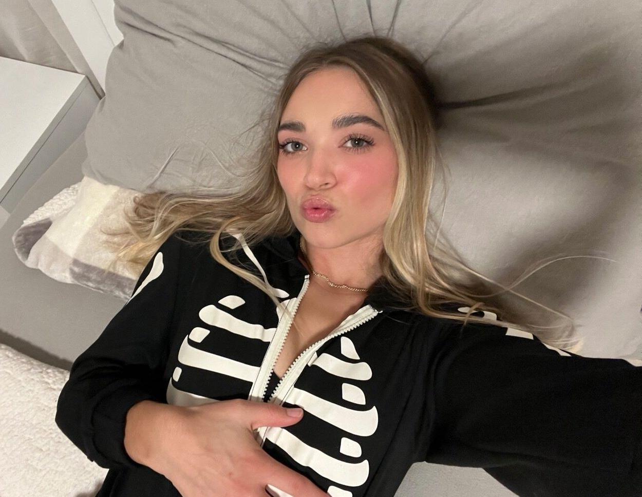 25P Natalie Decker nude