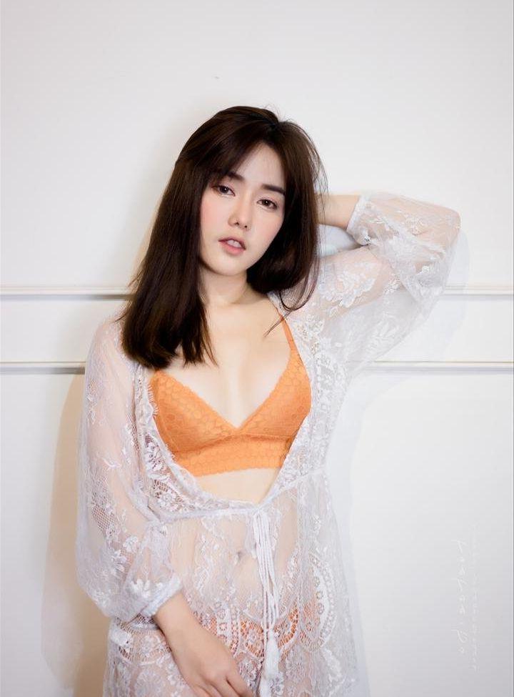 25P Kanlaya Sae-ngow nude