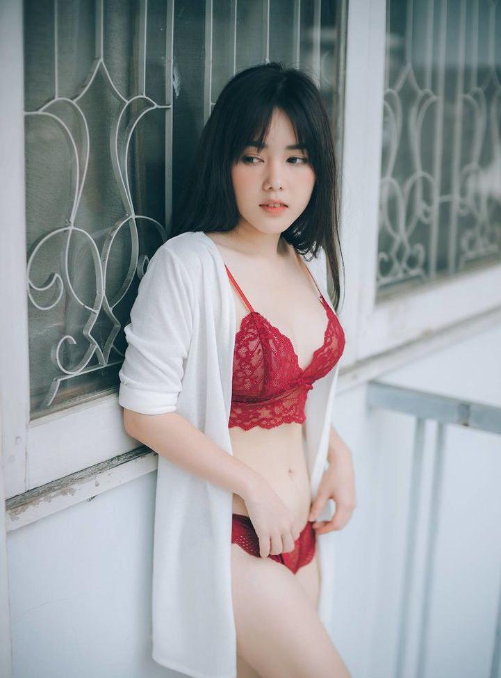 25P Kanlaya Sae-ngow nude