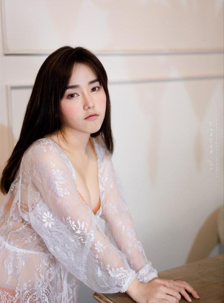25P Kanlaya Sae-ngow nude