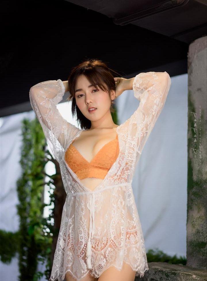 25P Kanlaya Sae-ngow nude