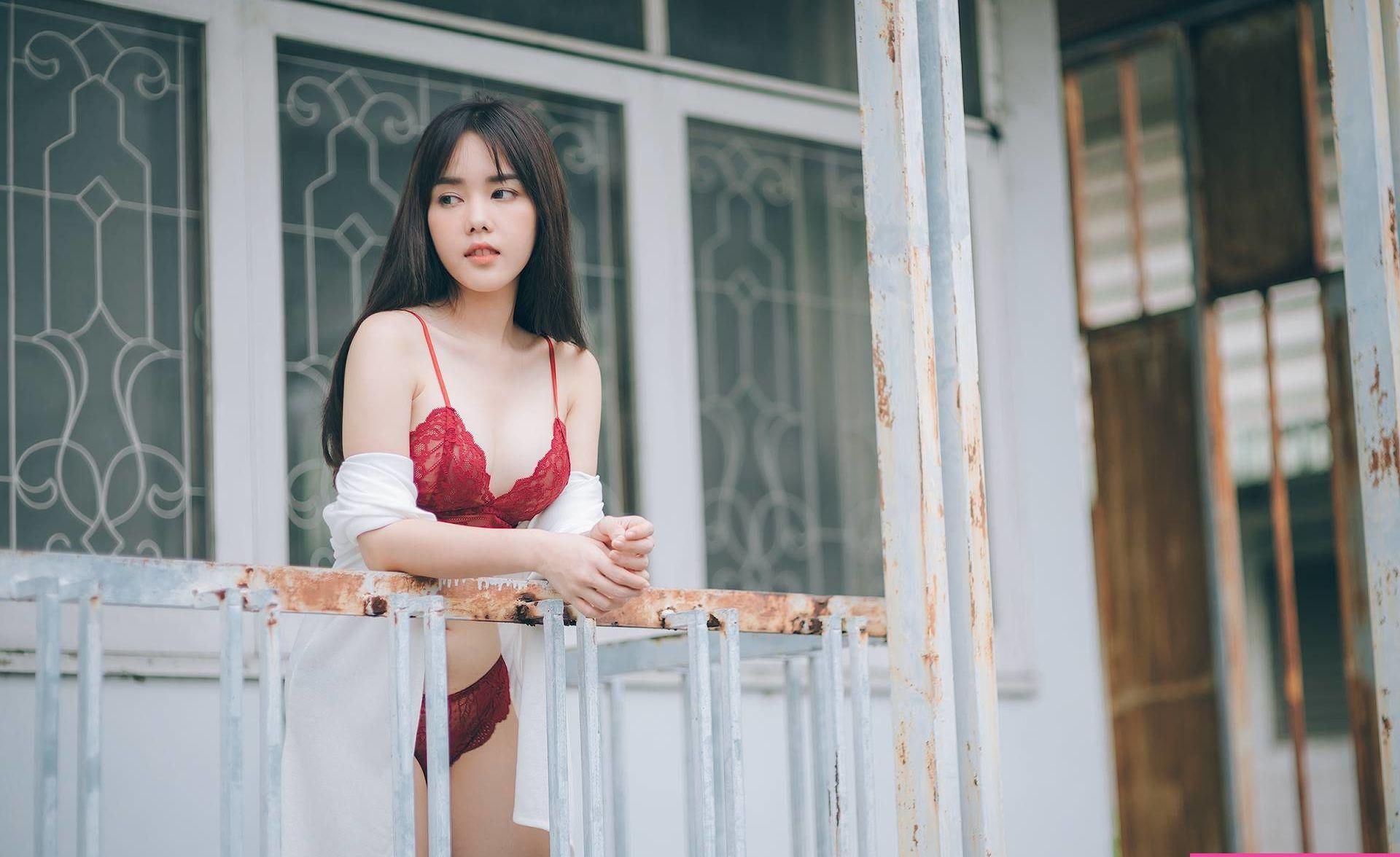 25P Kanlaya Sae-ngow nude