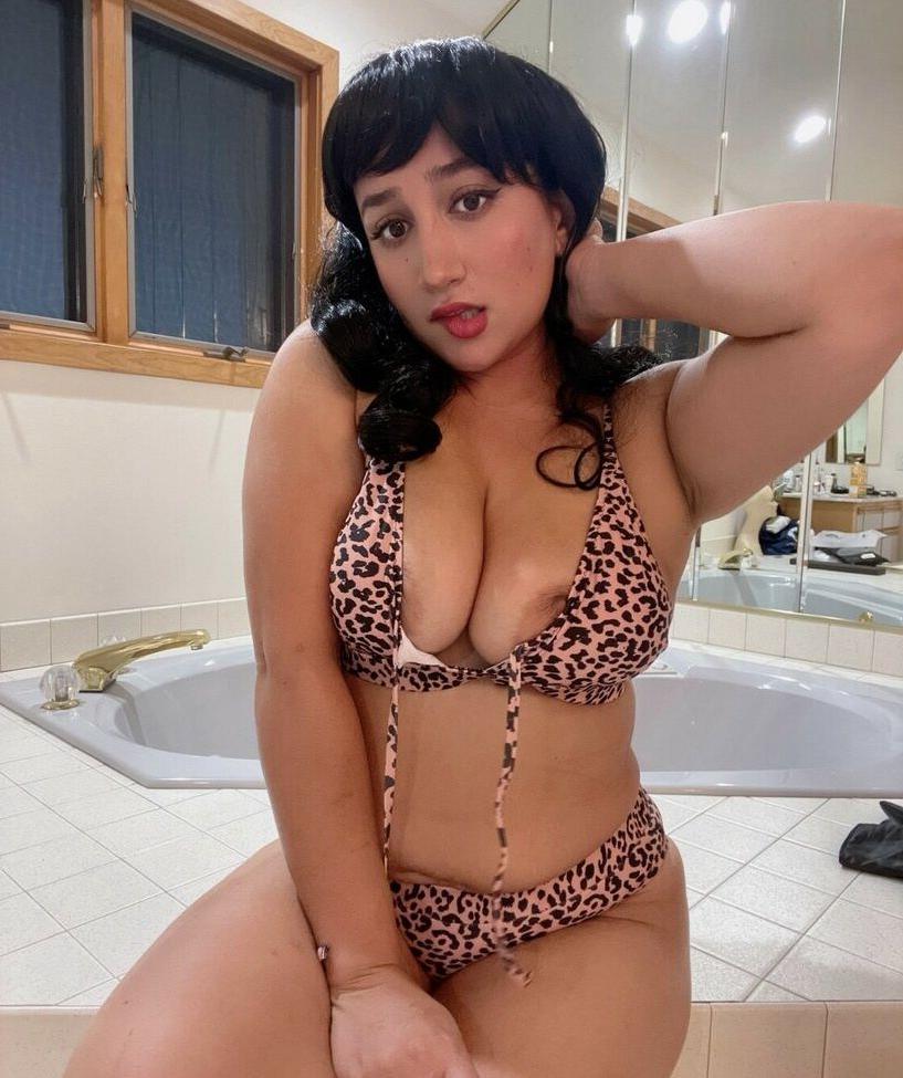6P NikkiGeeks nude