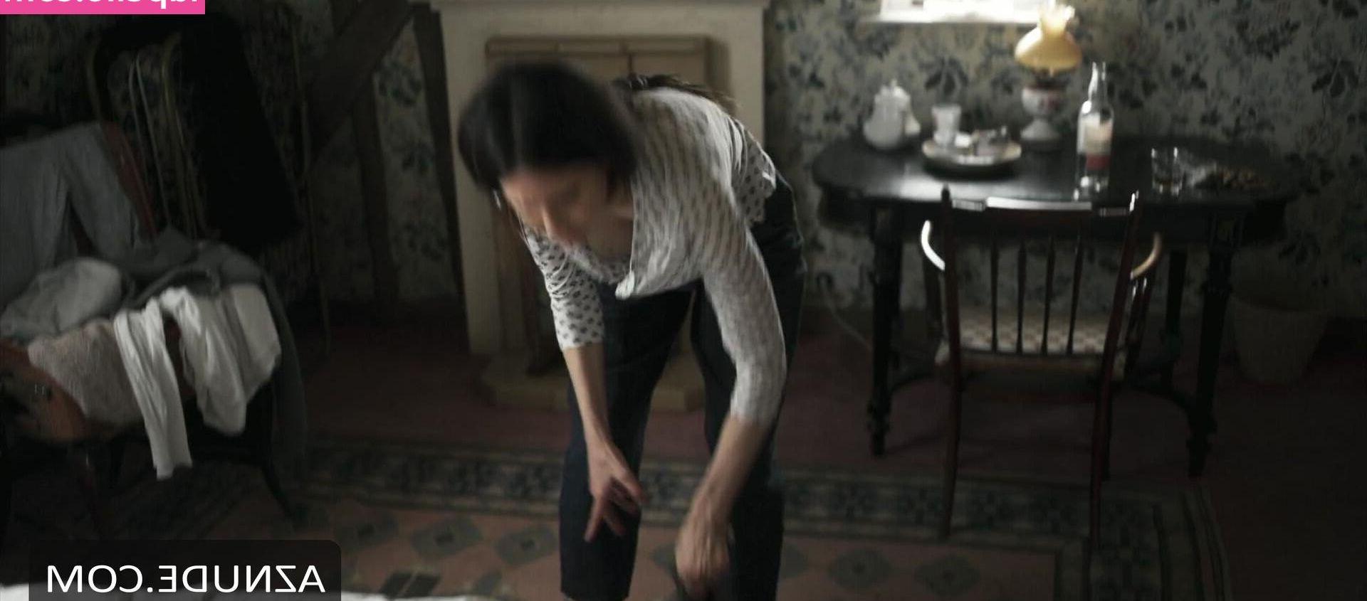 25P Katherine Waterston nude