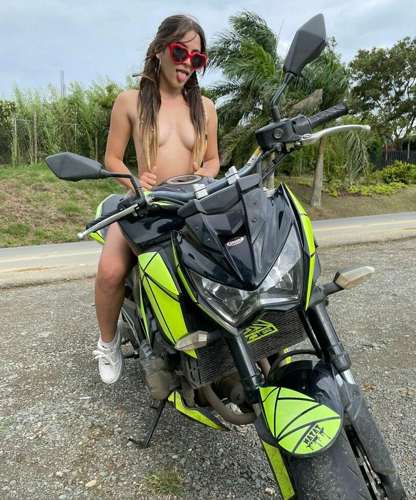 11P Emma Wesley nude