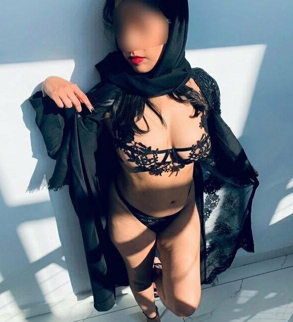 25P Sophia nude