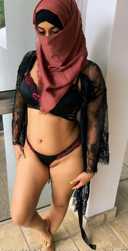 25P Sophia nude