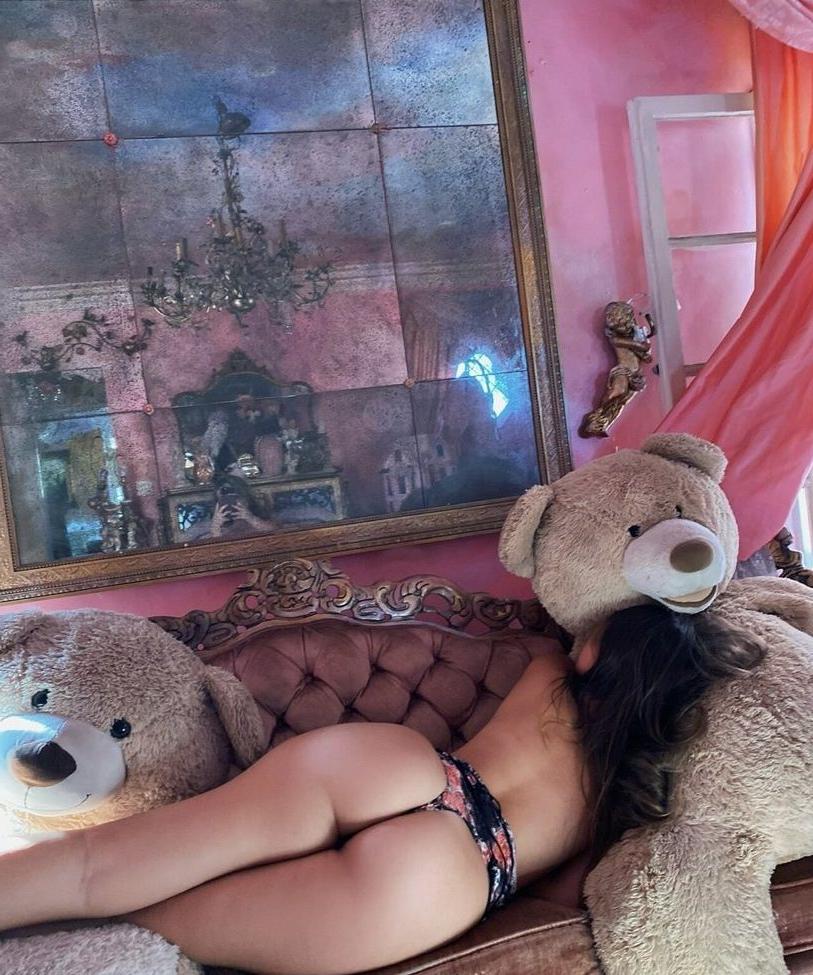 25P Grace Anne Auten nude
