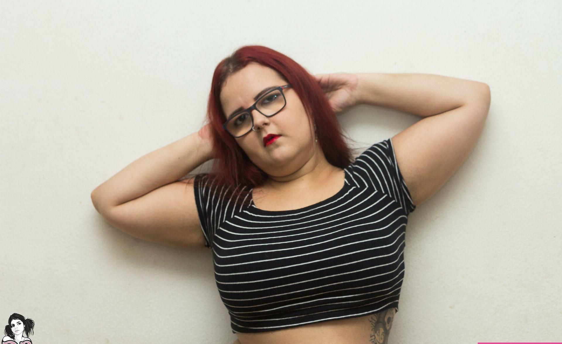 25P EllaRed nude