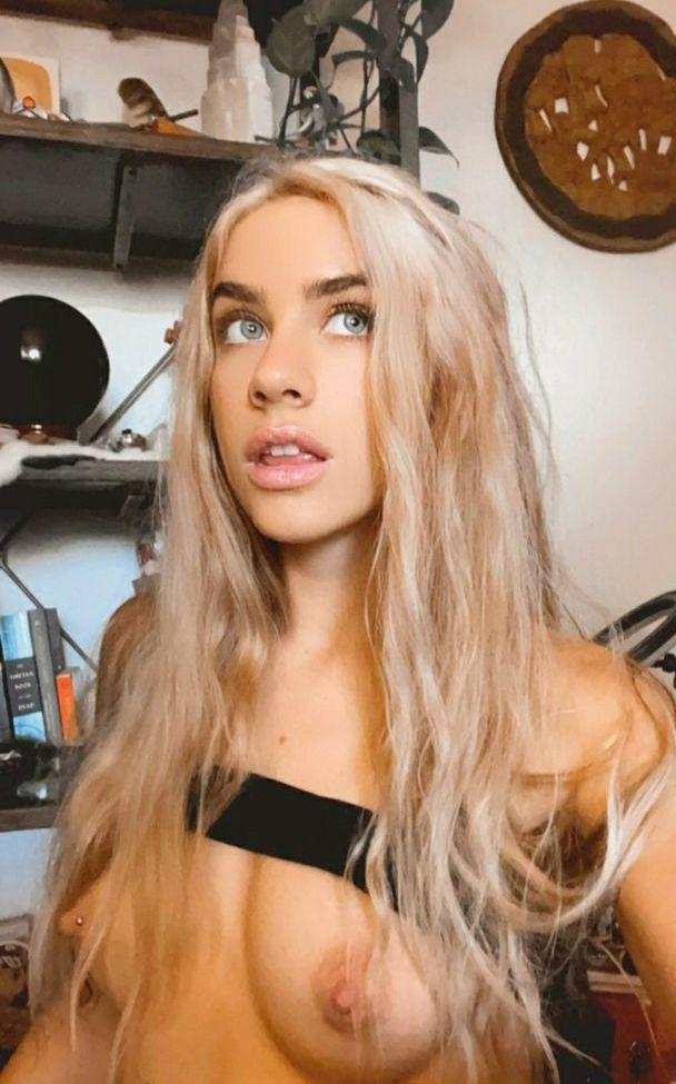 25P LilBlondii nude