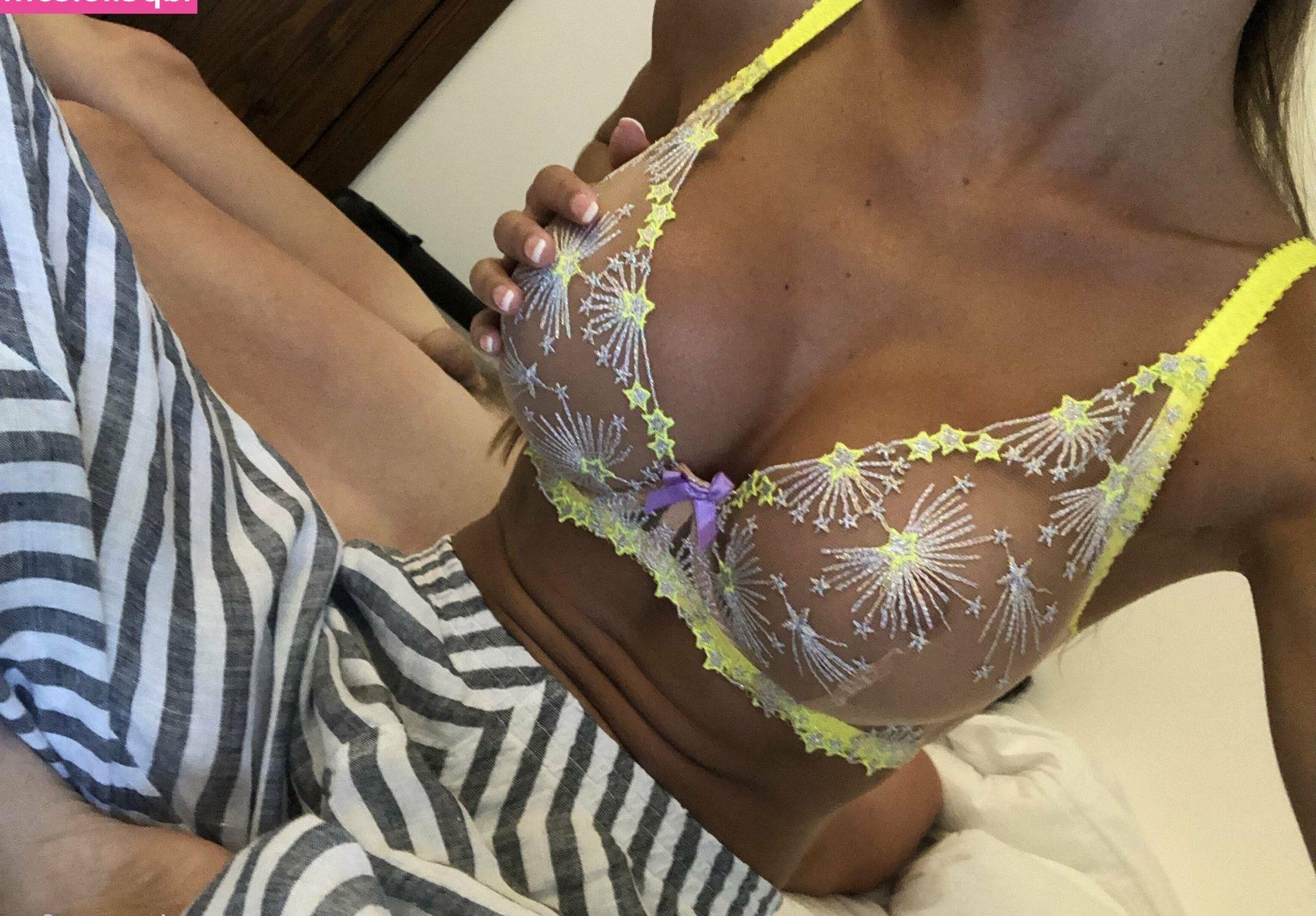25P Angelina Rose nude