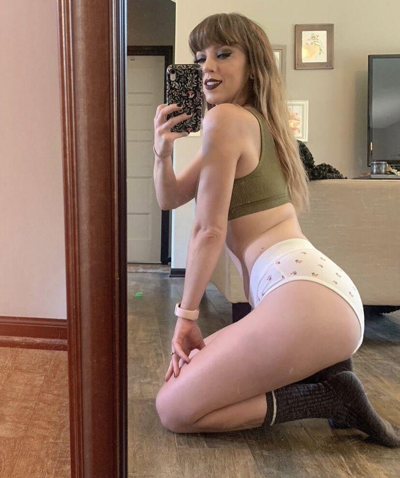 25P April Gloria nude