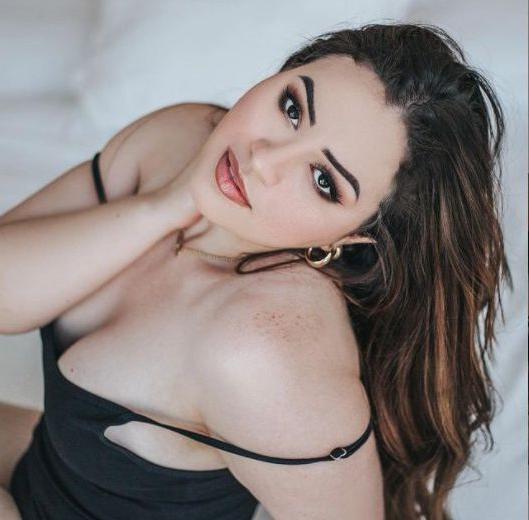 25P Fabricia Freitas nude