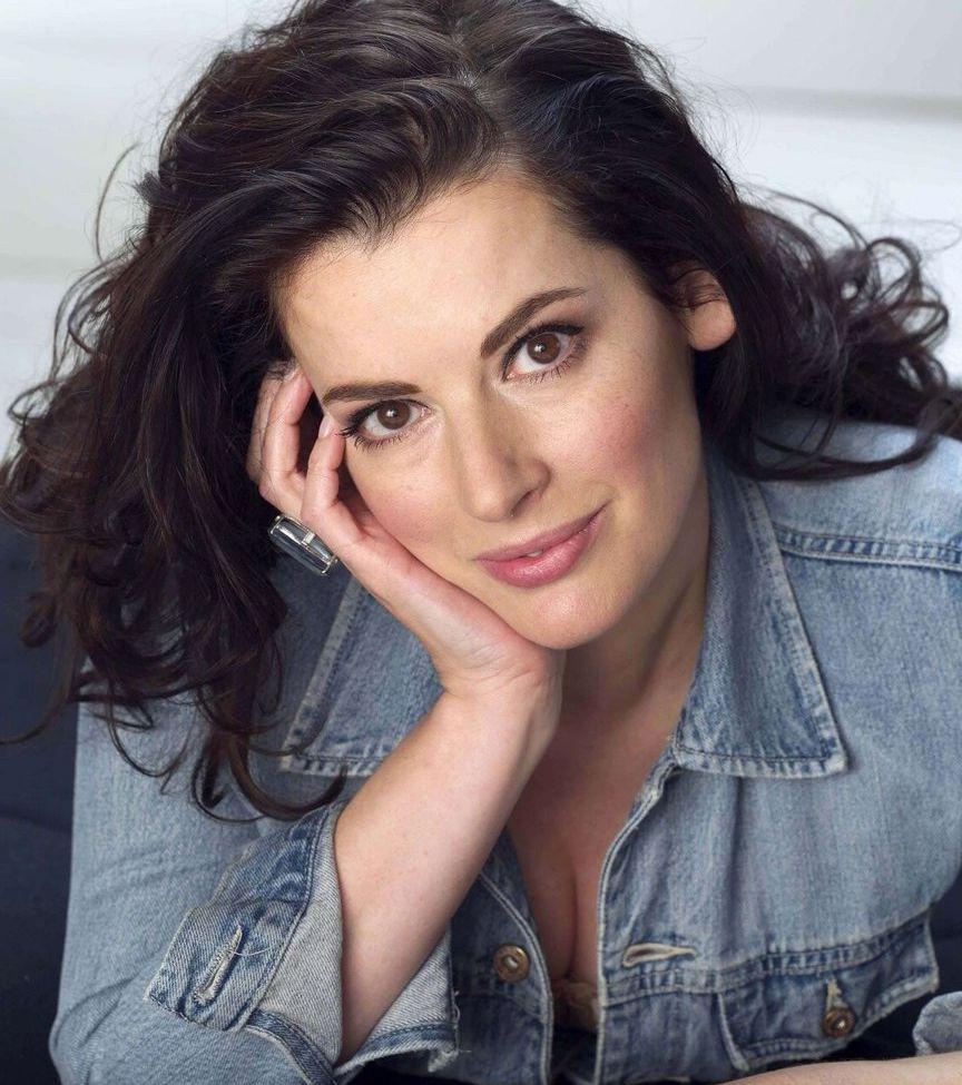 25P Nigella Lawson nude