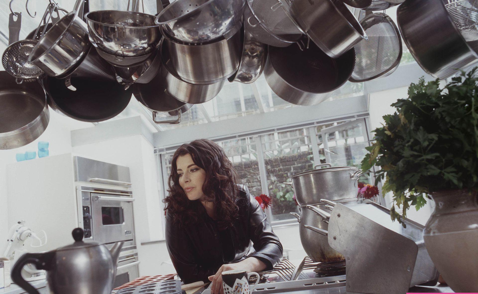 25P Nigella Lawson nude
