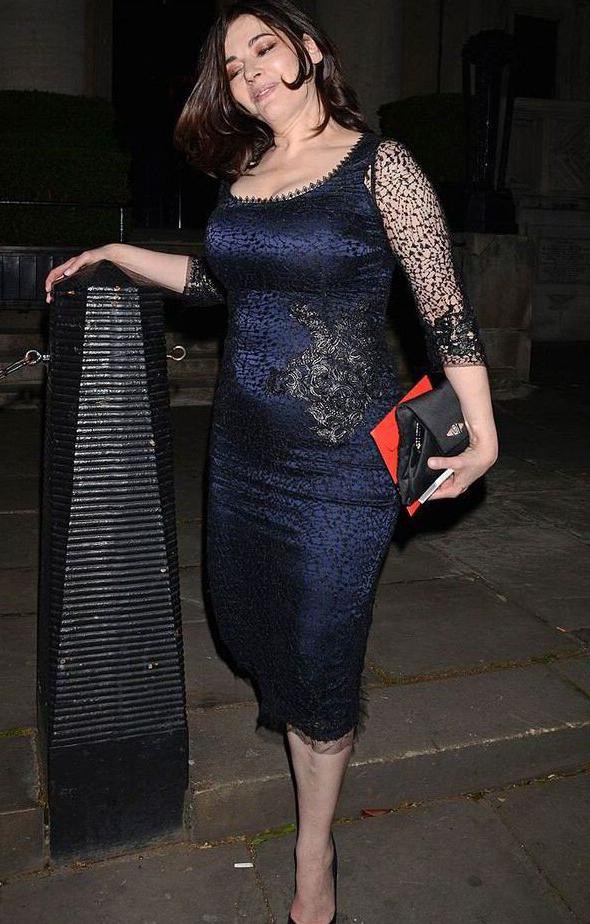 25P Nigella Lawson nude