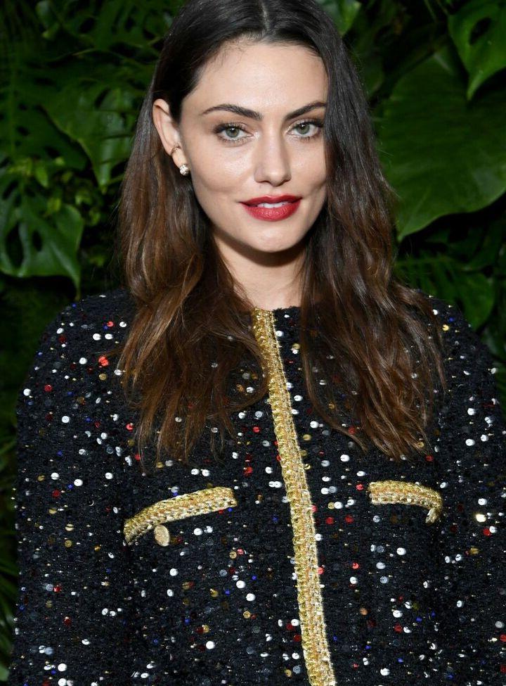 25P Phoebe Tonkin nude