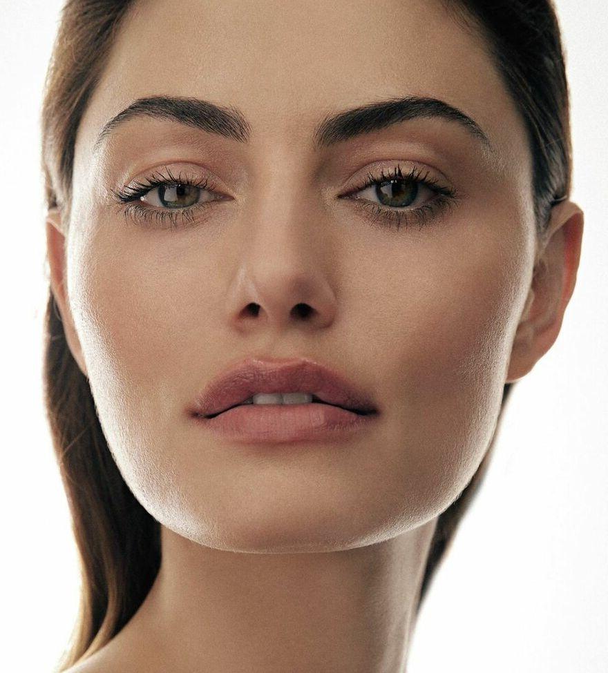 25P Phoebe Tonkin nude