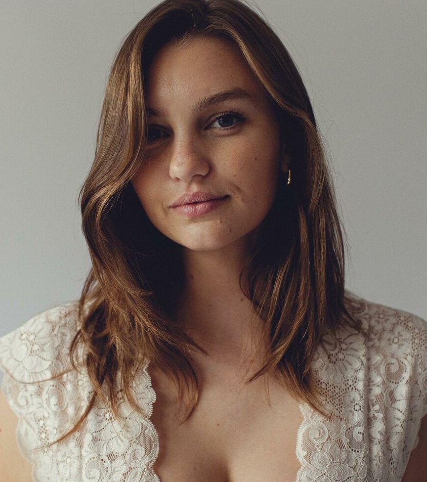 25P Olivia Brower nude