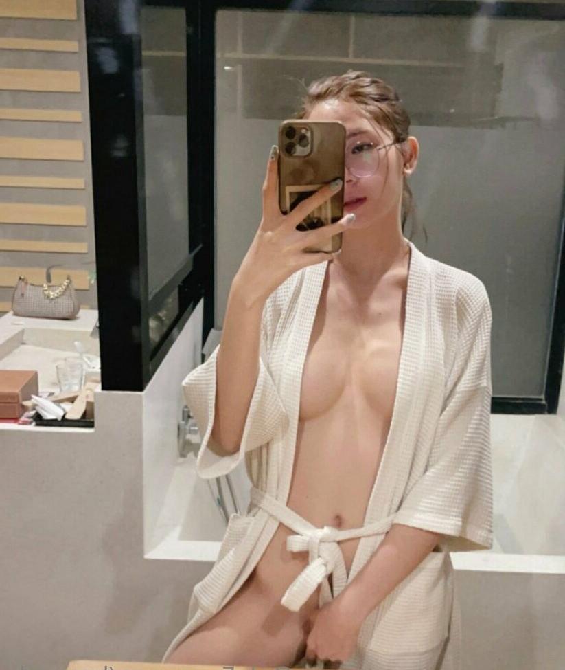 25P Kwan.lc nude