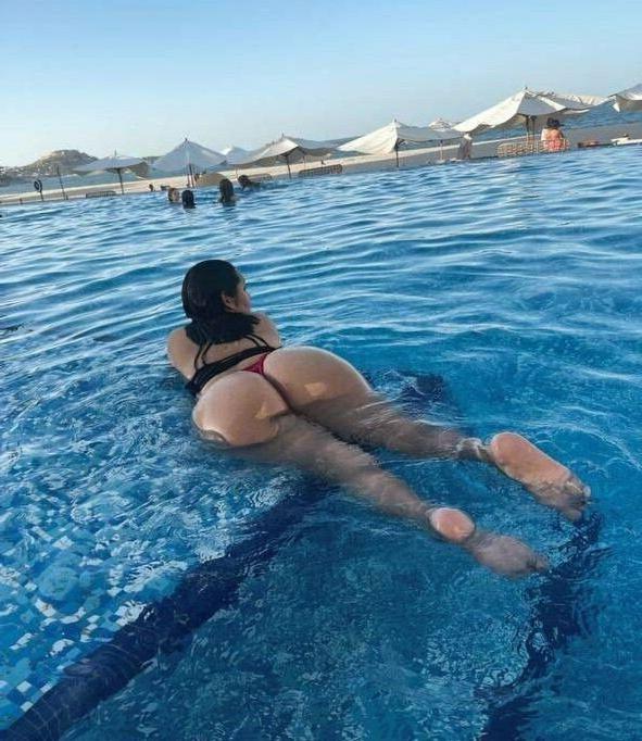 25P Diana Estrada nude