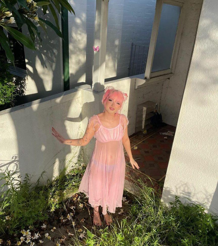 11P PeachPRC nude