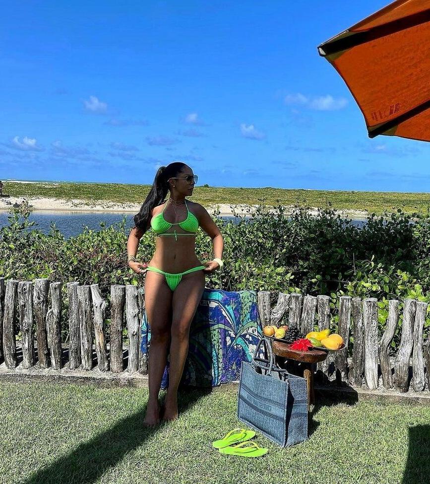 25P Valéria Valenssa nude