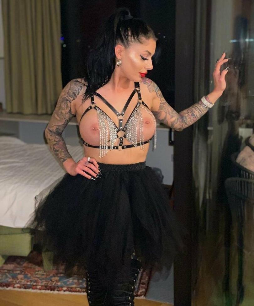14P Nikkibelfort nude