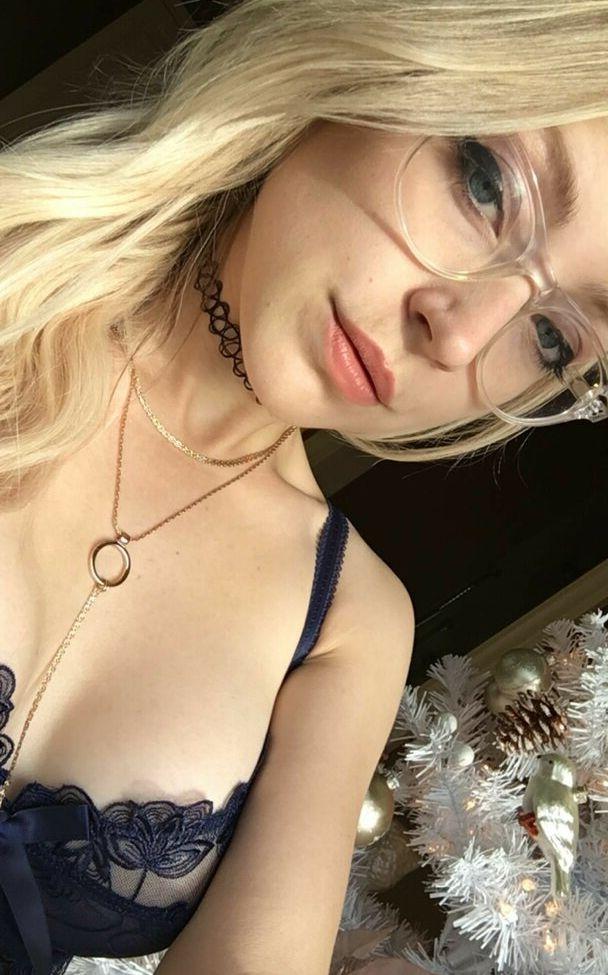 25P Itskatiebelle nude