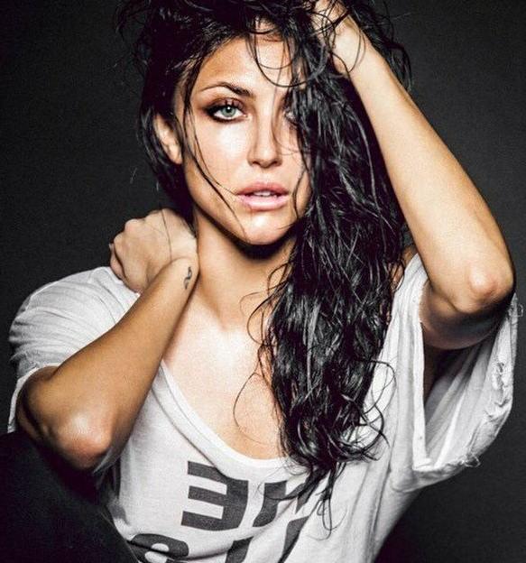 25P Cassie Scerbo nude