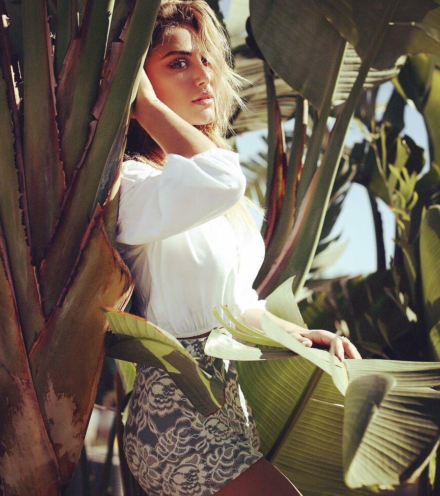 25P Cassie Scerbo nude
