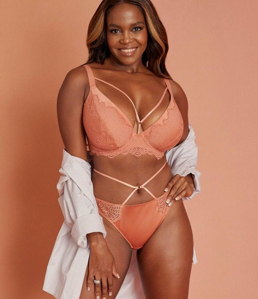 25P Oti Mabuse nude