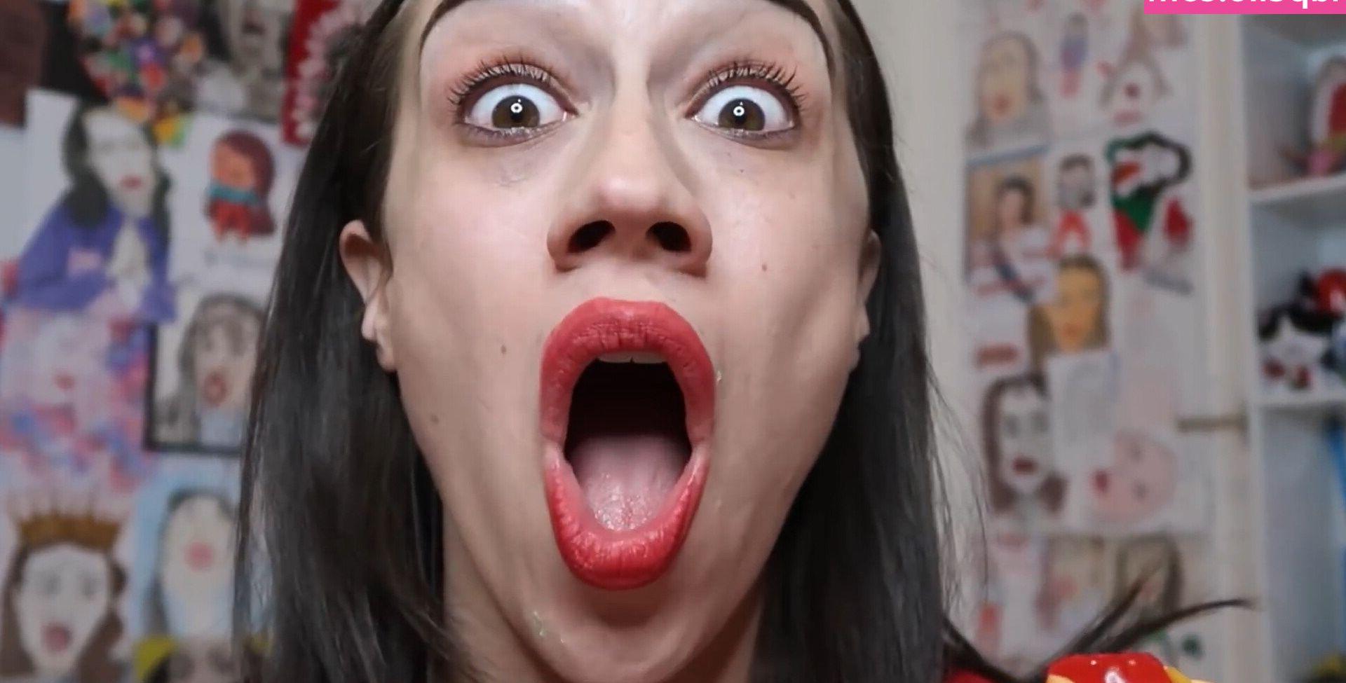 25P Colleen Ballinger nude