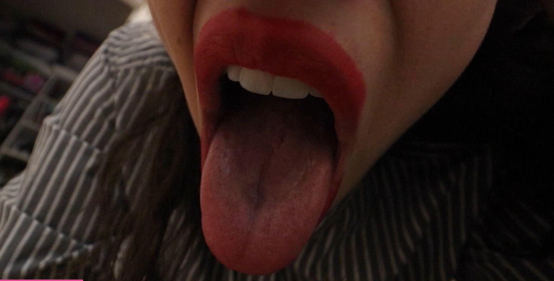 25P Colleen Ballinger nude