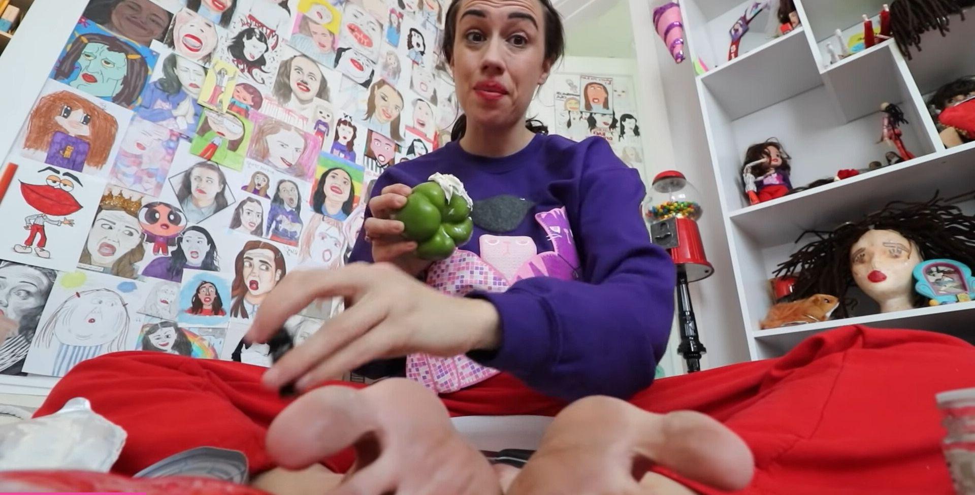 25P Colleen Ballinger nude