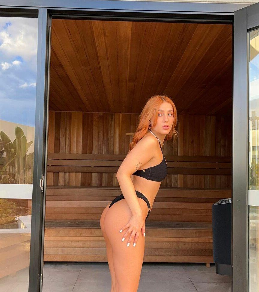 25P Lara Ledwidge nude