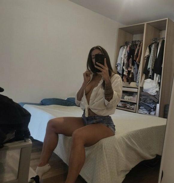 25P Auxane Micheneau nude